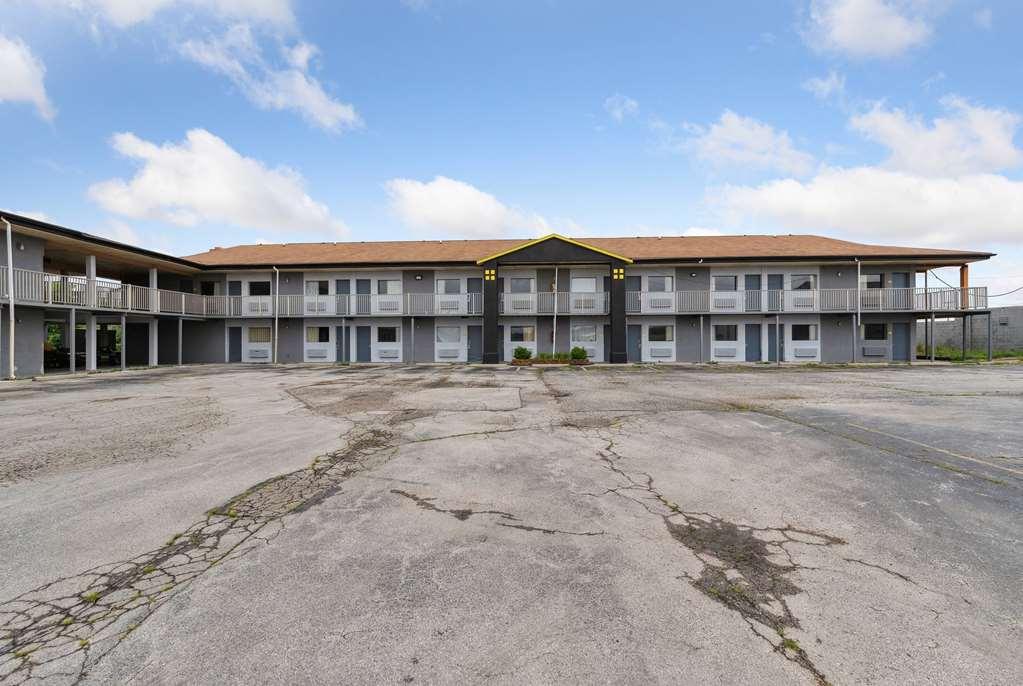 ซูเปอร์ 8 บาย วินด์แฮม มิลล์บิวรี/โทเลโด Hotel Millbury ภายนอก รูปภาพ