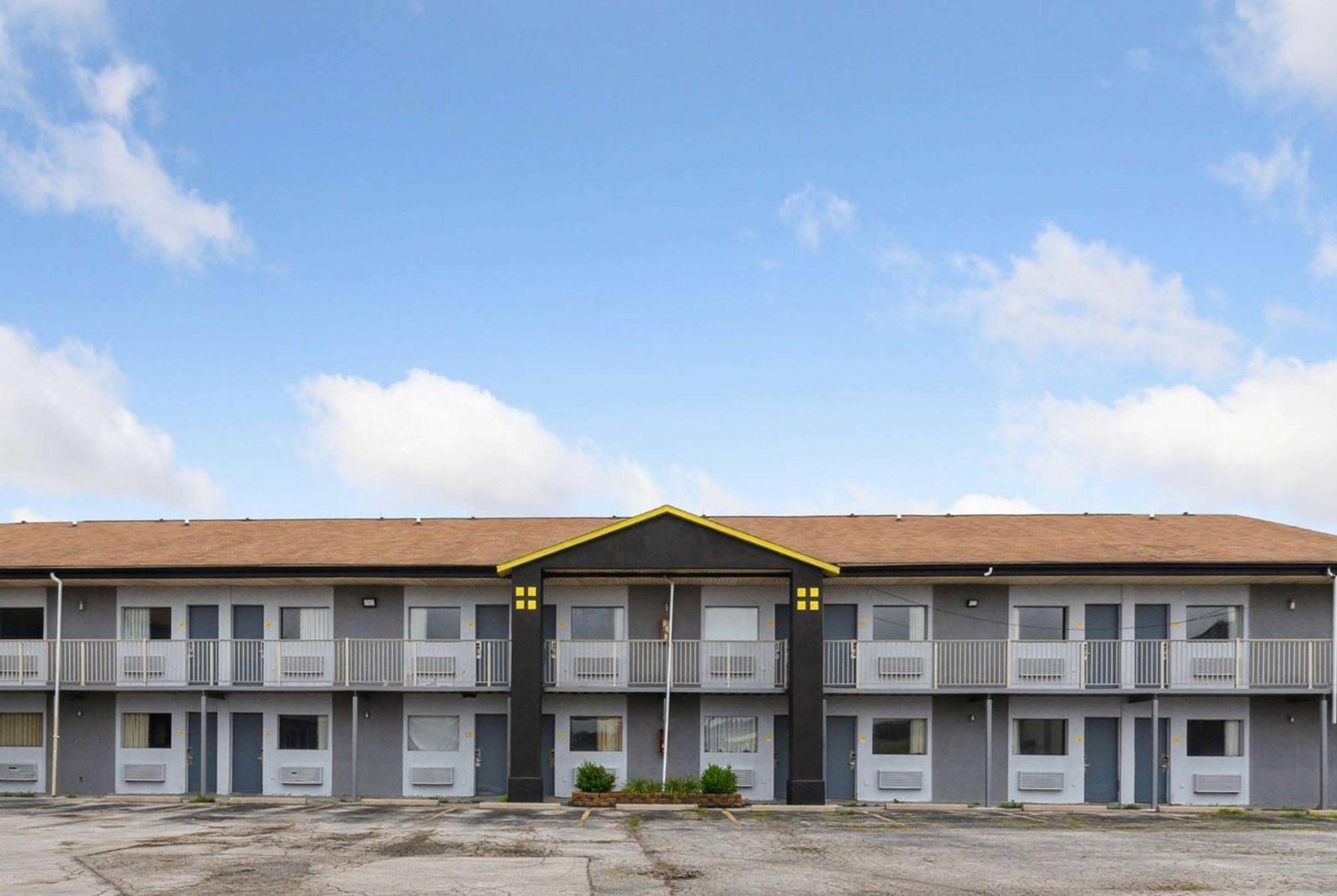 ซูเปอร์ 8 บาย วินด์แฮม มิลล์บิวรี/โทเลโด Hotel Millbury ภายนอก รูปภาพ